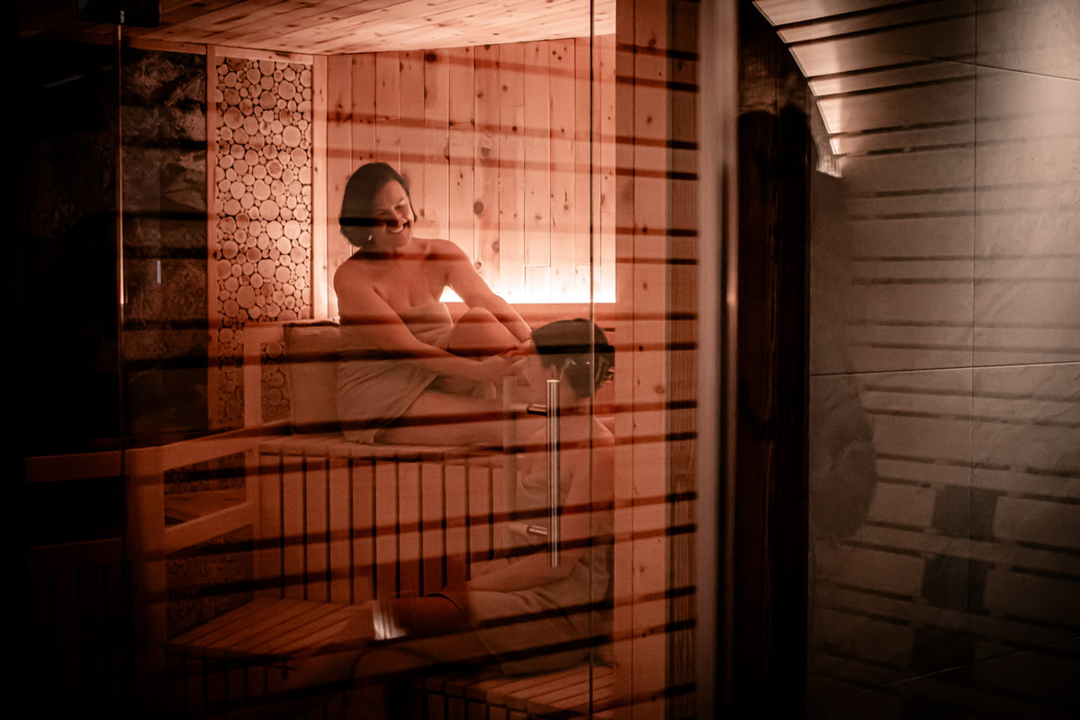 Pärchen in Sauna Hotel Bergergut ****s Pärchen in Sauna Hotel Bergergut ****s