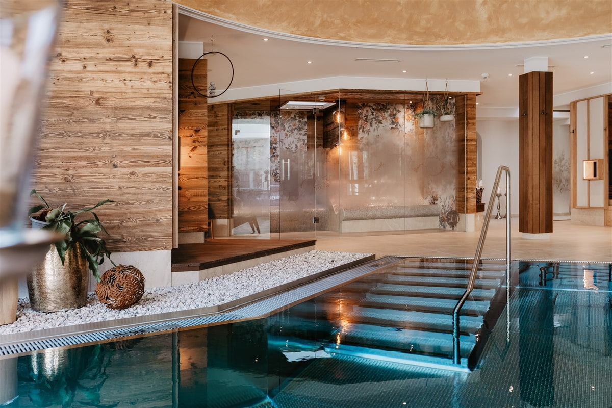 Wellnessbereich und Innenpool im Hotel Bergergut ****s Wellnessbereich und Innenpool im Hotel Bergergut ****s